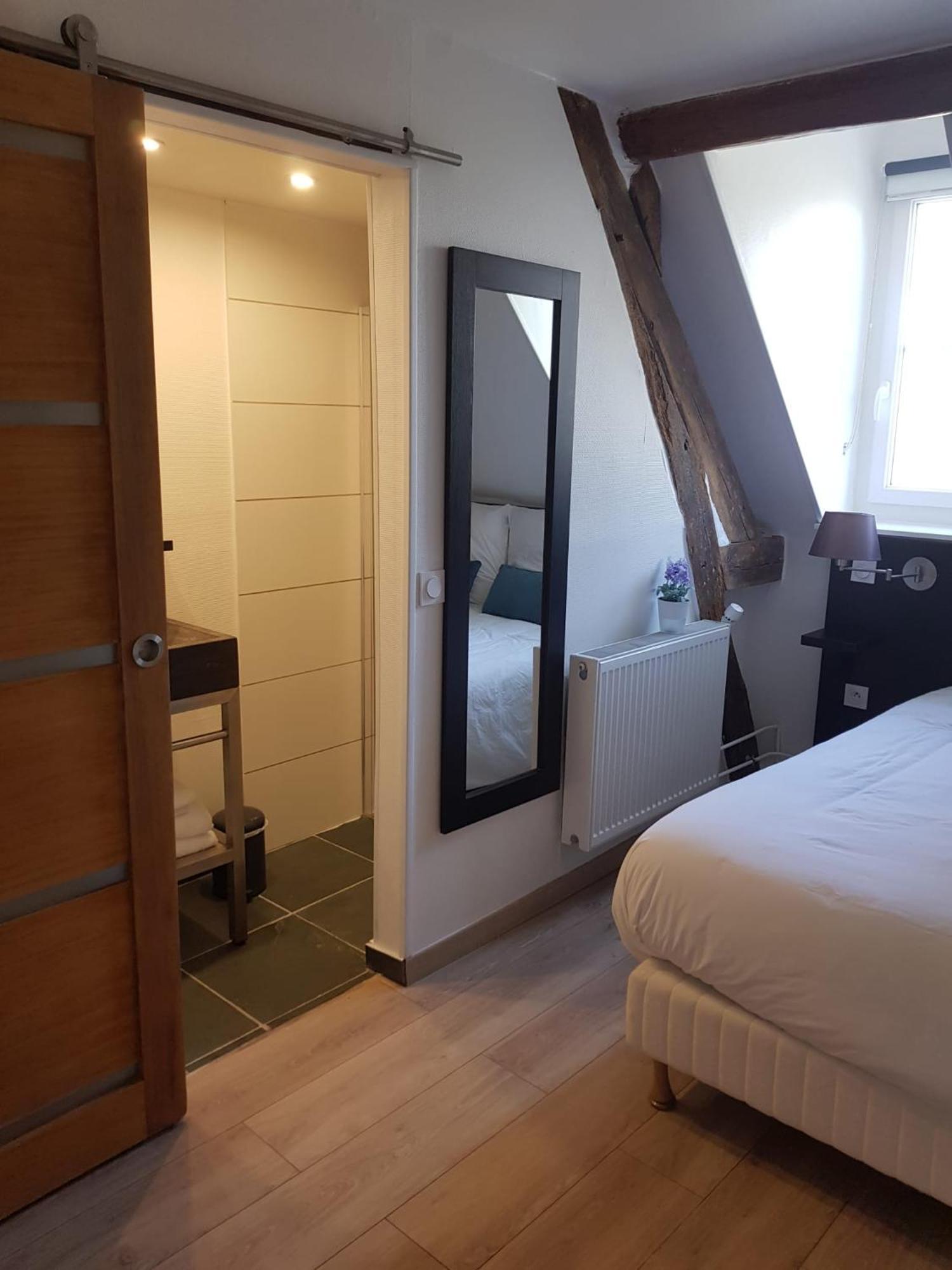 Le Clos Des Lodges Bernay  Zimmer foto
