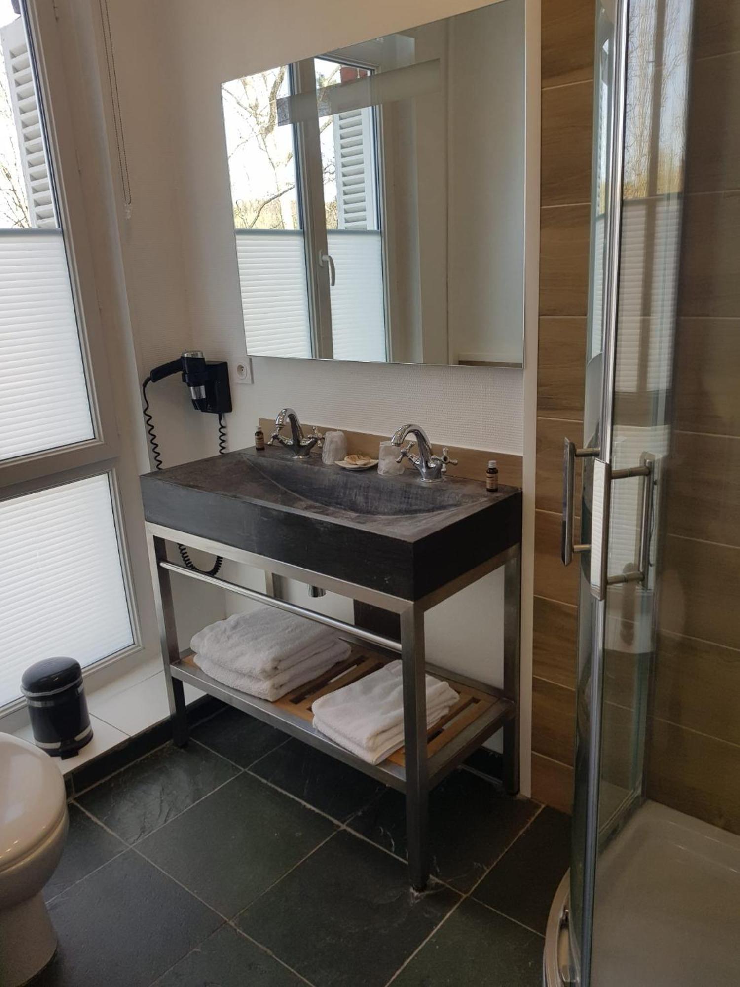 Le Clos Des Lodges Bernay  Zimmer foto